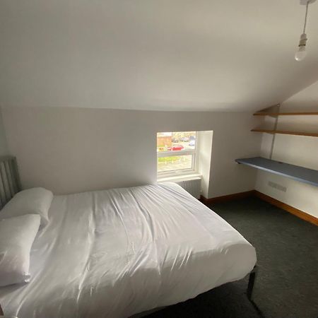 Room In A Shared House Bangor  Buitenkant foto